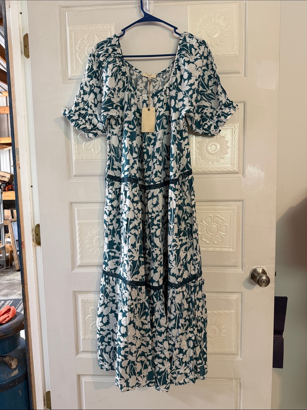 NWT summer maxi  dress by easel. Size medium. Beautiful print.